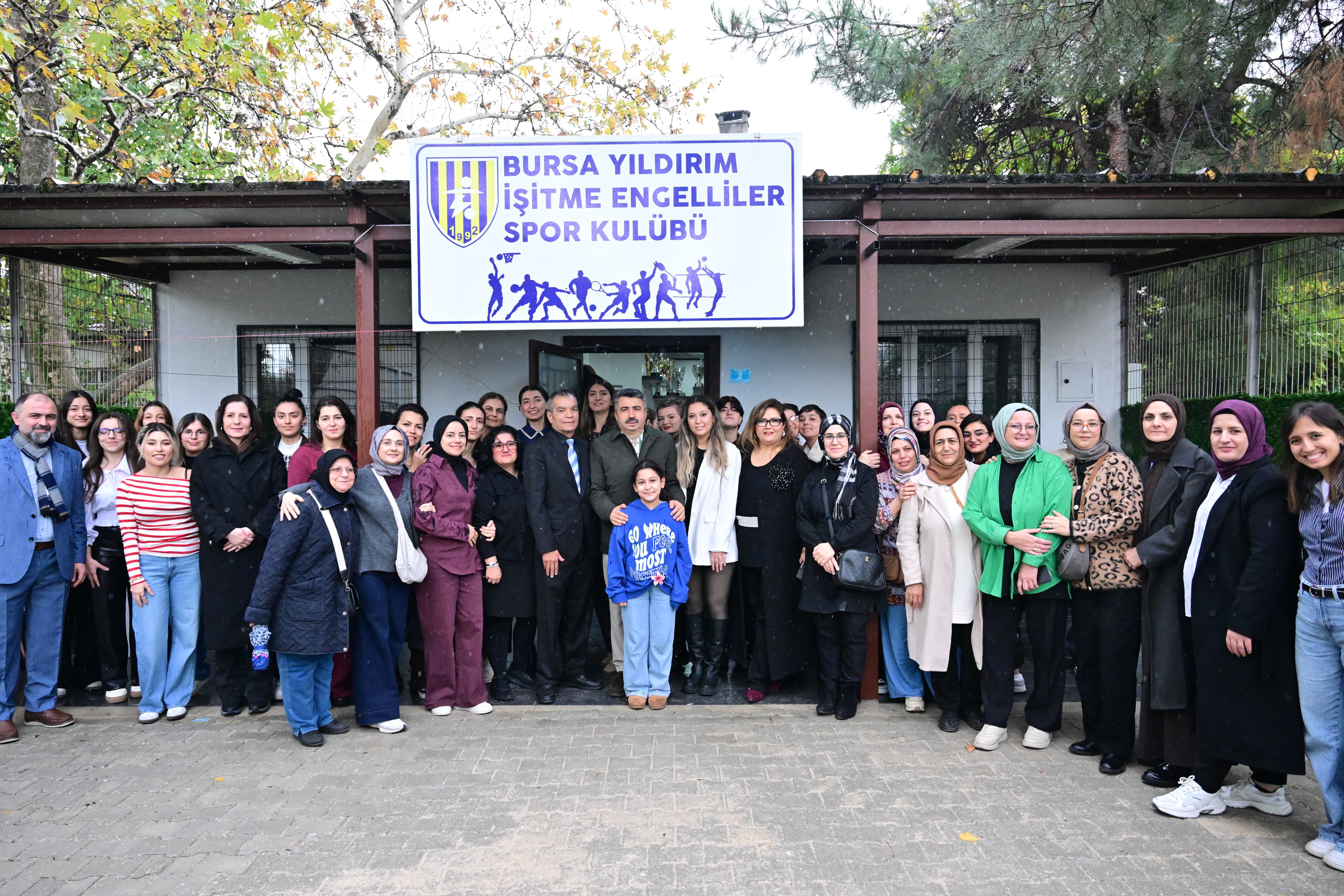 YILDIRIM ‘ENGELLERİ’ SEVGİ İLE AŞIYOR